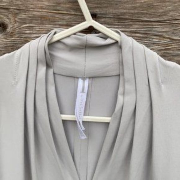 Stunning Iris Setlakwe Gray Italian Matte Jersey Blouse - Sz M - Picture 3 of 4